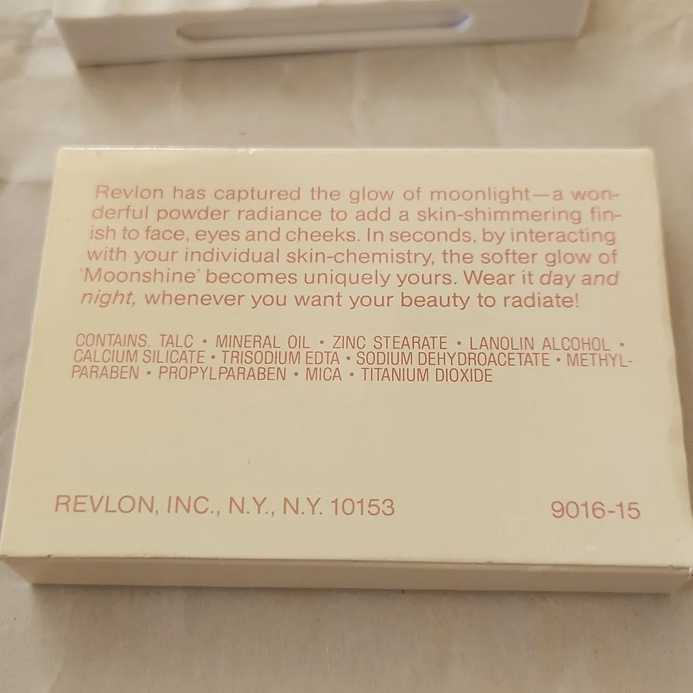 Revlon Pure Radiance Moonstone Powder